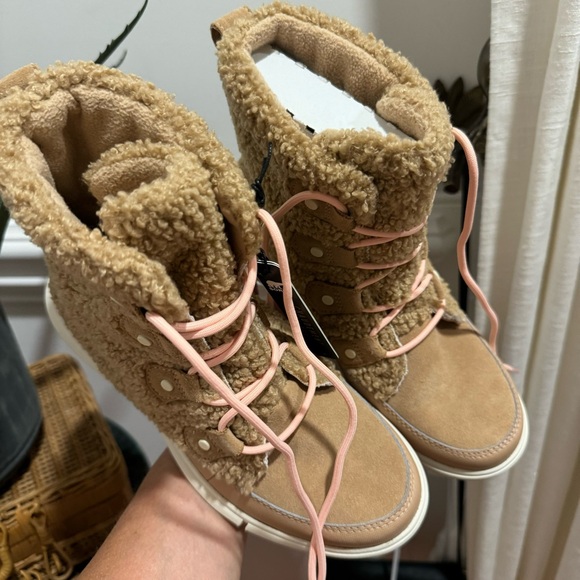 SOREL Joan shearling ankle boots Size 7.5 - Picture 10 of 11